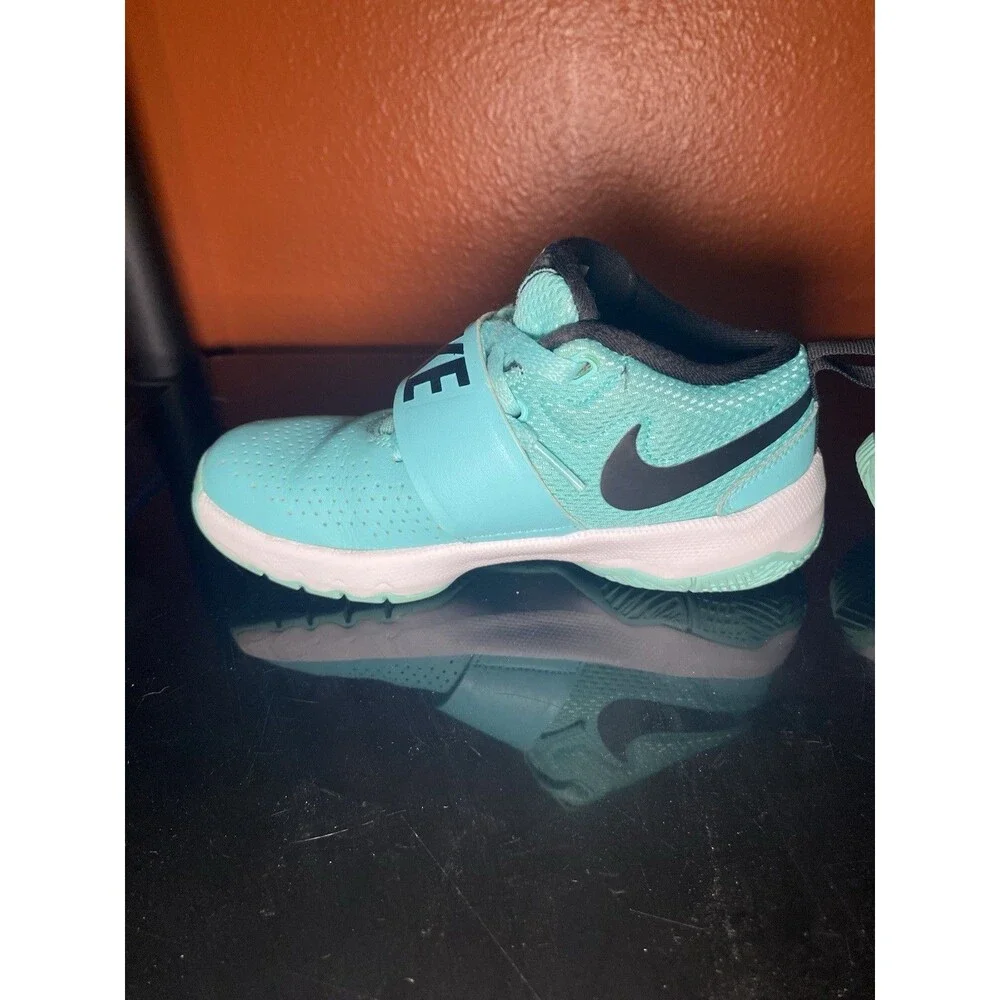 Nike Team Hustle D 8 PS Tropical Twist Blue Youth 1Y Shoes 881942-302 Sneakers